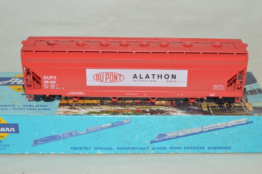HO scale Athearn Bev-Bel Du Pont Alathon ACF 4 bay covered hopper car train MWKD