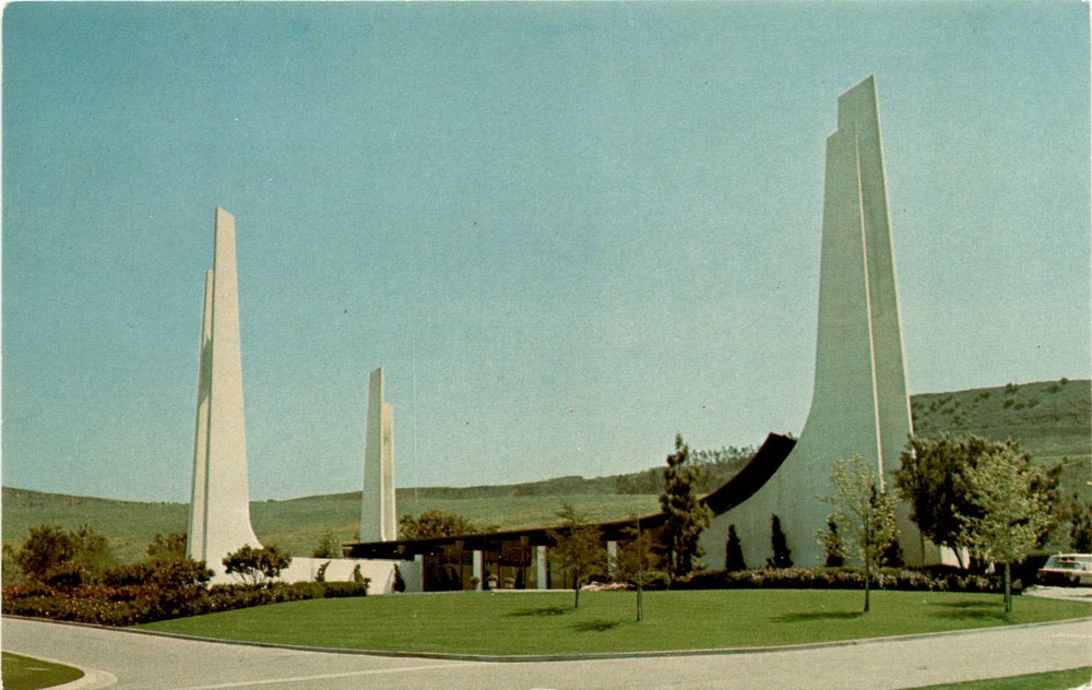 Memorial Chapel, Whittier, California, Rose Hills Memorial Park, Postcard