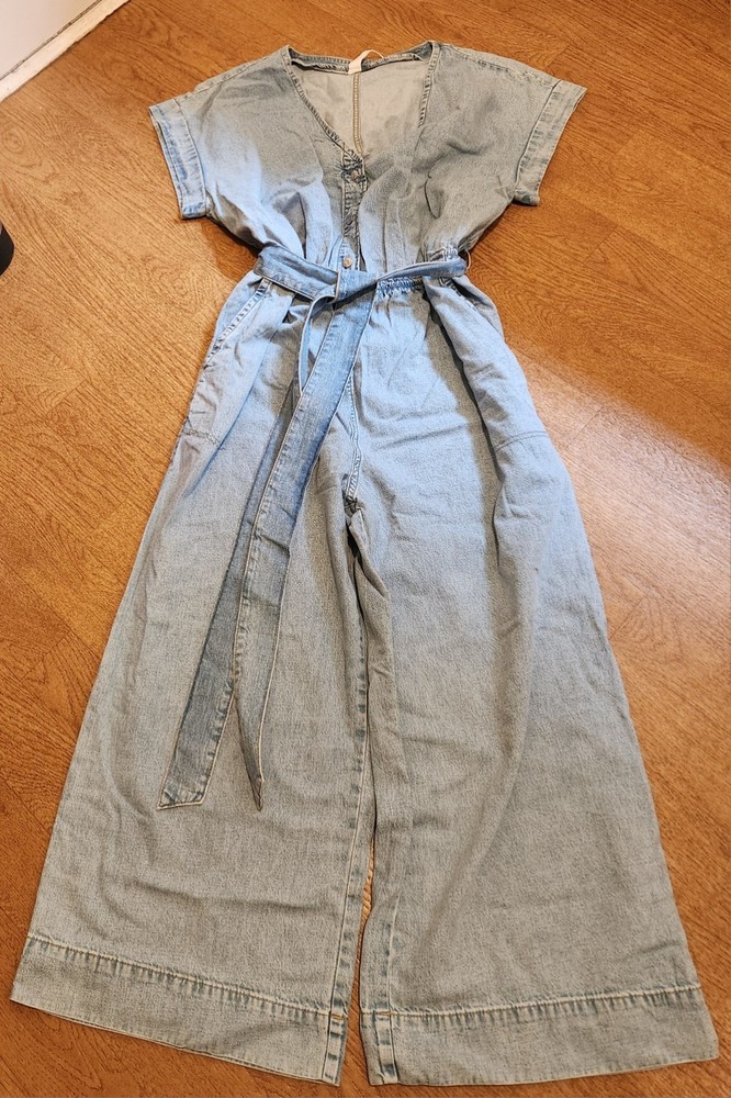 NWT!!! H&M Denim Jumpsuit w Belt, 4 Pockets, Short Sleeve Button Front, Size XL