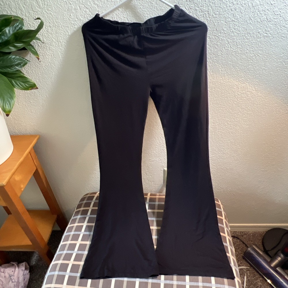 Suzette Collection women's black flared leggings size M/L