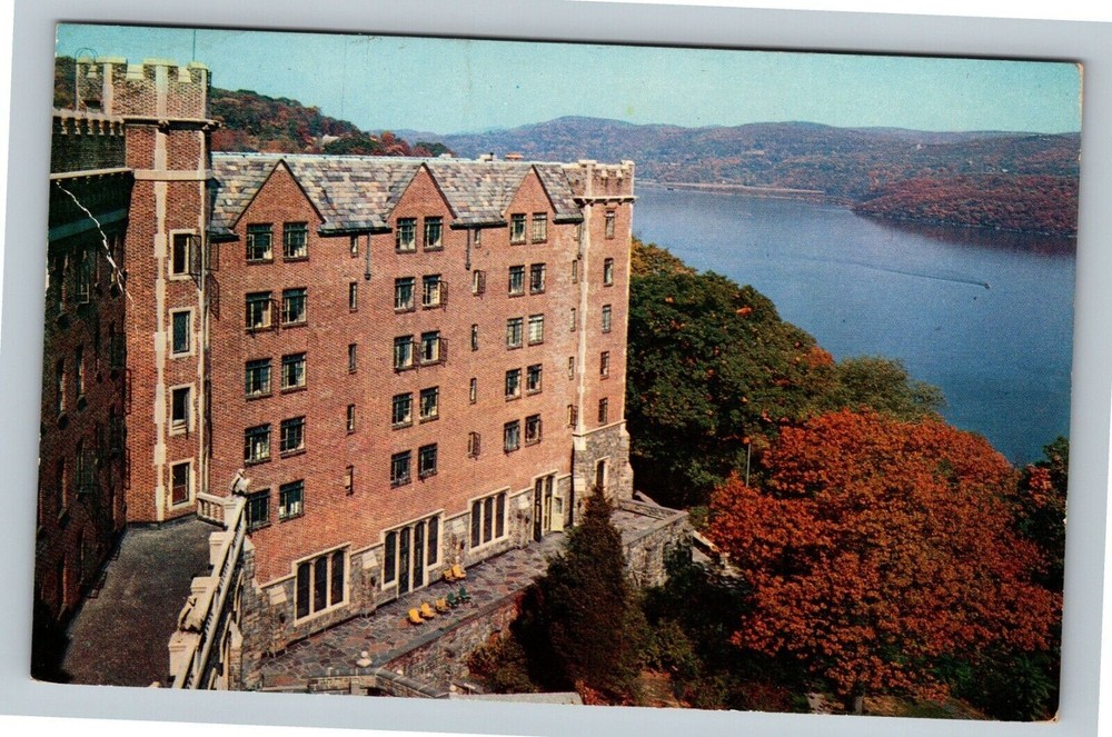 West Point, Public Military Hotel Thayer, Hudson River Vintage New York Postcard
