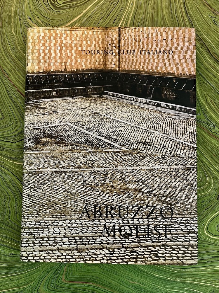 ABRUZZO MOLISE ATTRAVERSO ITALIA TOURING CLUB ITALIANO 1970 Vintage Travel Book-image