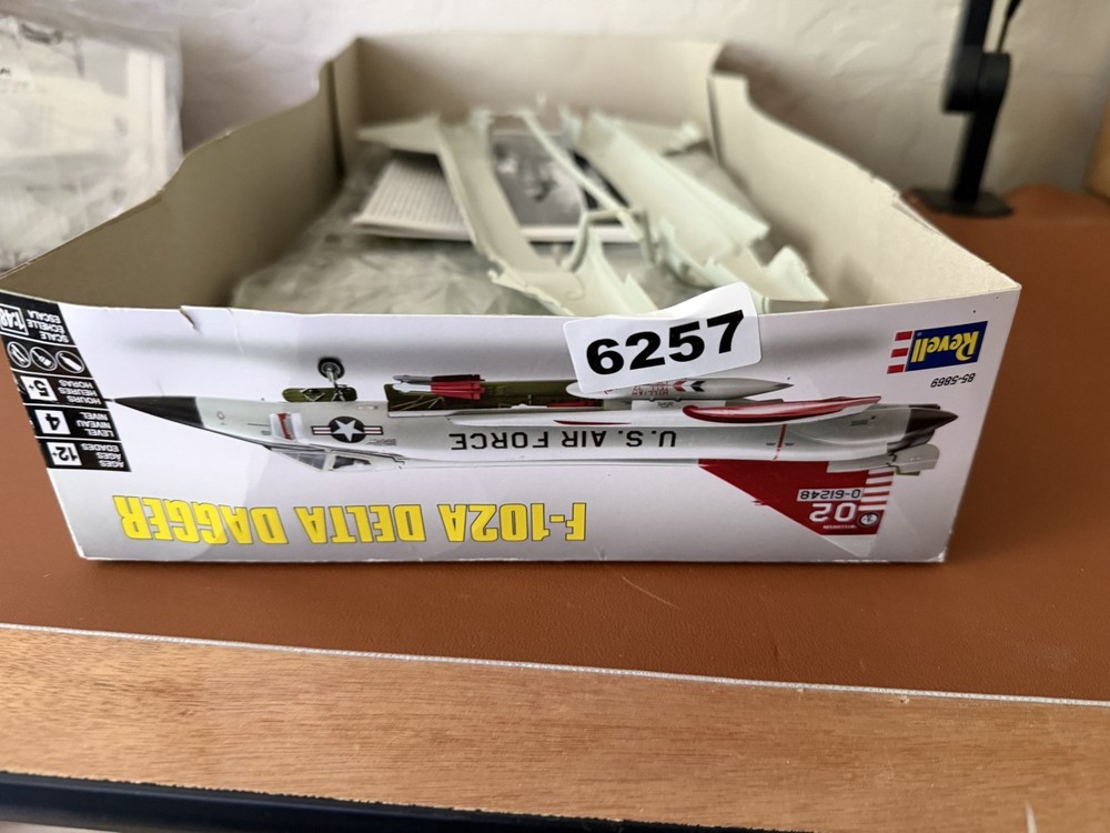 Revell 85-5869 F-102A Delta Dagger 1:48 Airplane Model Kit NO BOX 6257
