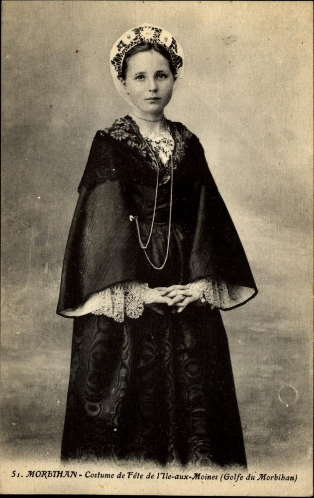 Ethnic France~Morbihan~Costume de fete~ vintage postcard c1910