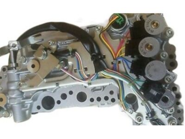 Genuine Nissan Valve Assembly-Control 31705-1XE5B