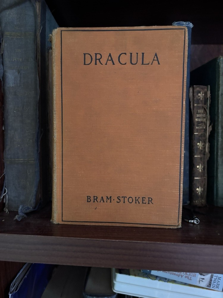 Dracula Bram Stoker Grosset & Dunlap 1897 (rare) orange Cloth  Hardcover 1927