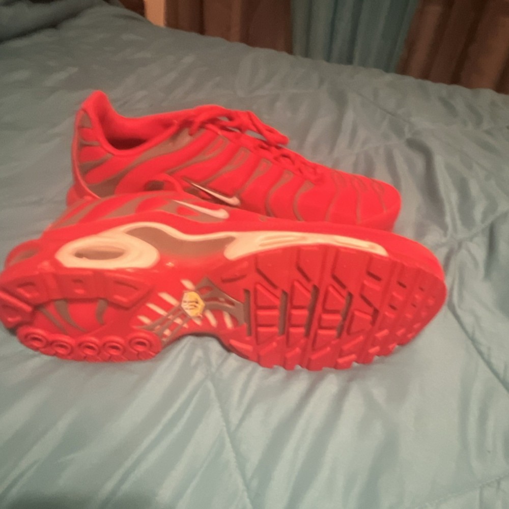 Nike Air Max Plus Red Pure Platinum Men's Athletic Sneaker 852630-600