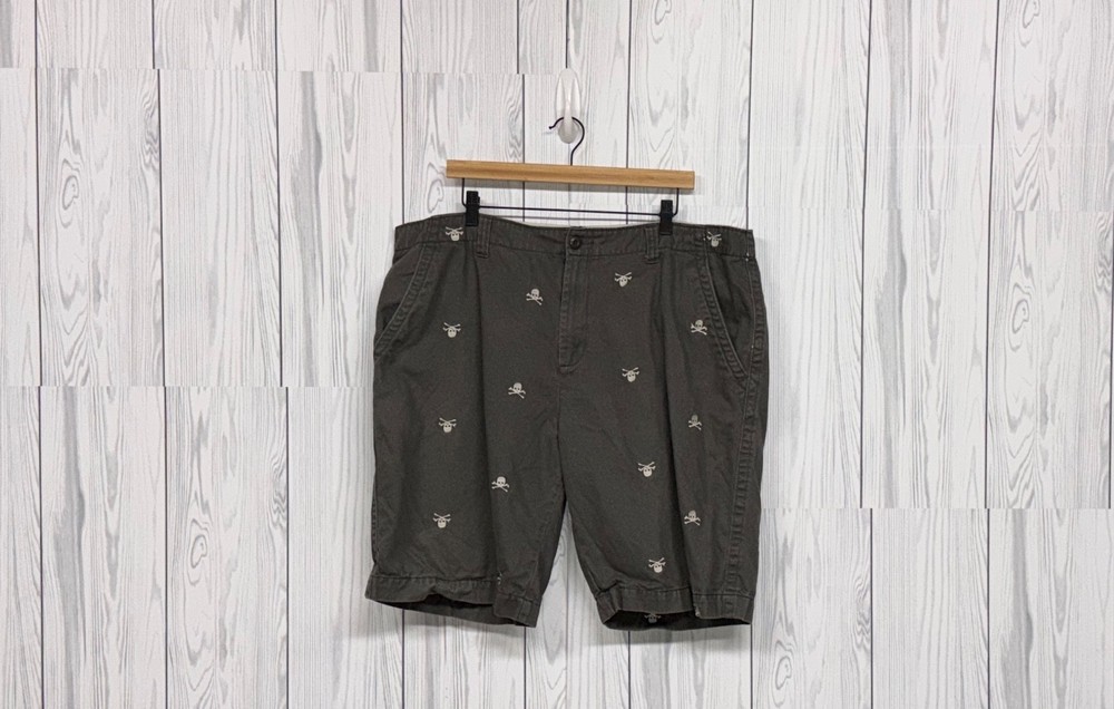 Old Navy shorts mens size 40 gray skulls embroidery 11 inch inseam long length