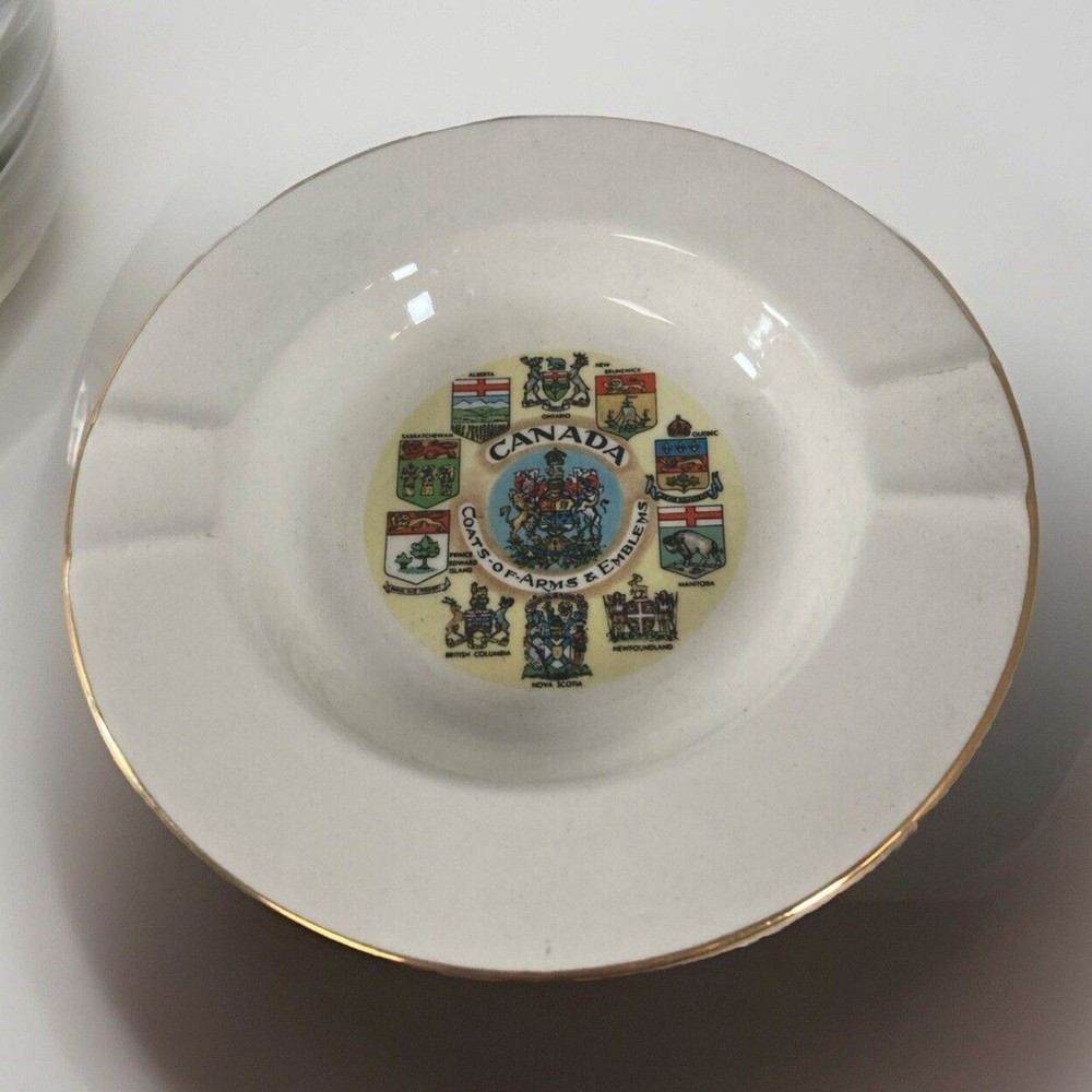 Canada Coat Of Arms Emblem Tourist Souvenir Porcelain Ashtray 22k Gold Trim Vtg