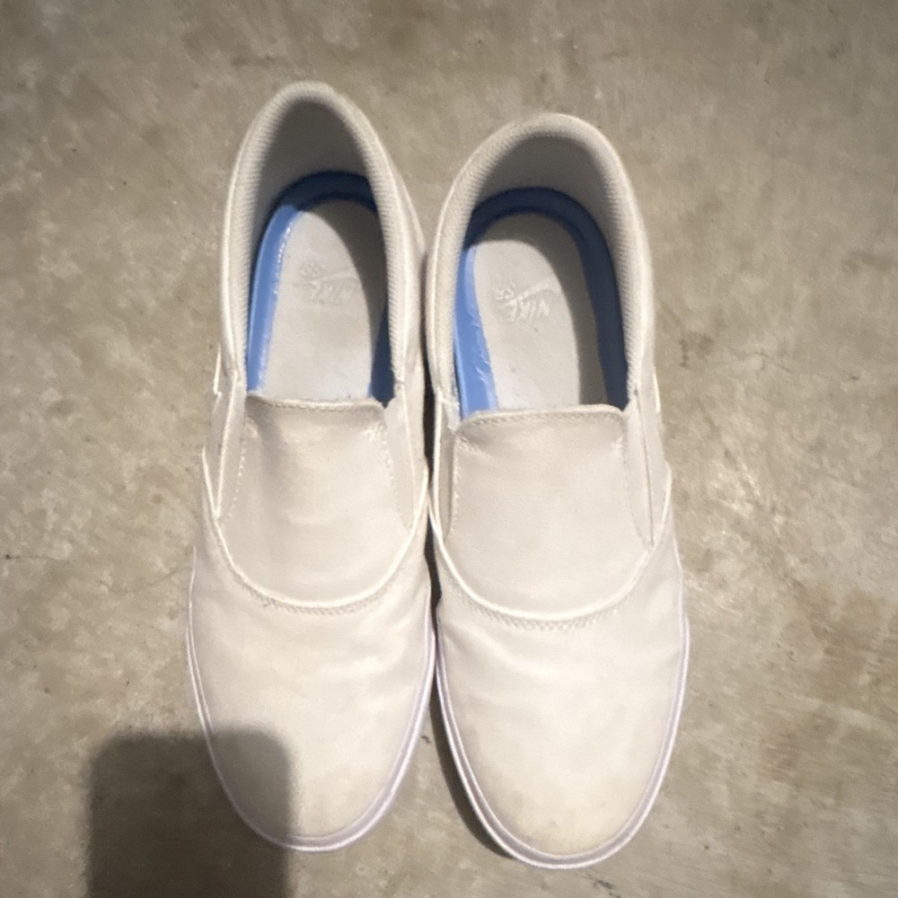 Nike Men's White Slip-On Casual Shoes Size 9.5 Synthetic Upper Round Toe