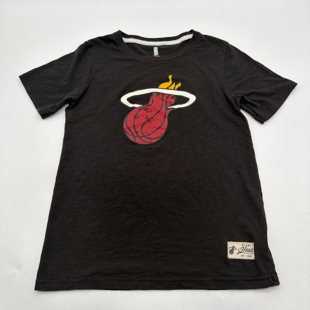 NBA T-shirt Youth Boys M Black Graphic Print Logo Miami Heat .#41729