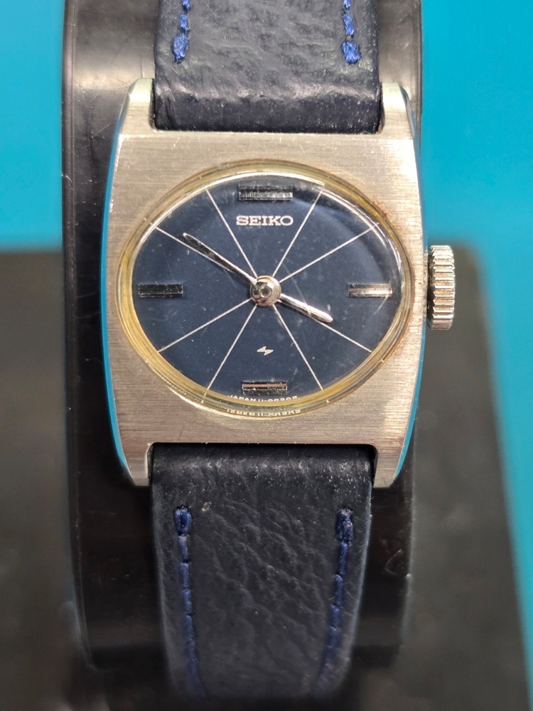 Seiko 11A 17j Ladies Wristwatch 11-7009 - Watchmaker / PJs