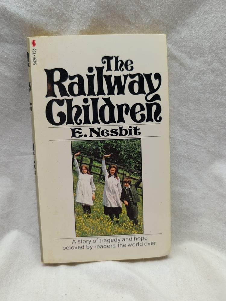 The Railway Children by E. Nesbit. Vintage Tempo paperback. Rare.1st.