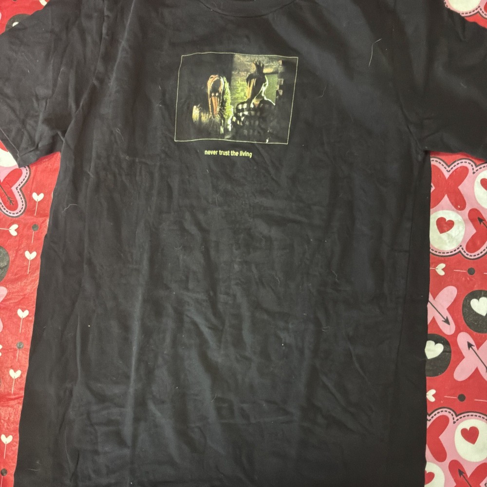 beetlejuice never trust the living Graphic T Shirt Size Extra Small