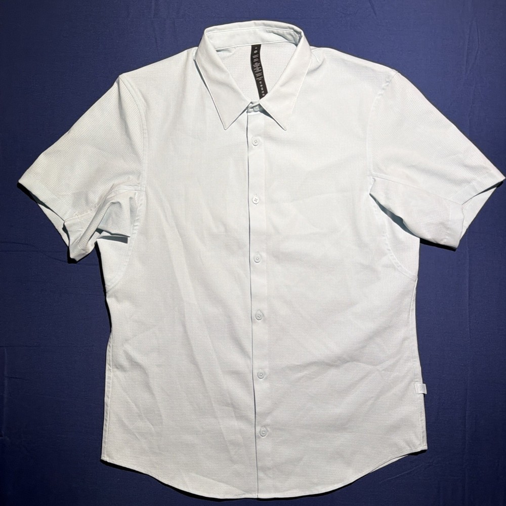 Men’s Lululemon Casual Short Sleeve Button Up Shirt Light Blue Size Medium