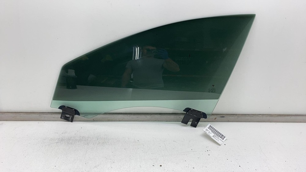 2012-2015 Tesla Model S Left Front Door Window Glass Assembly