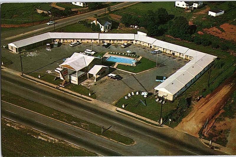 Postcard MOTEL SCENE Griffin Georgia GA m/09 AI6750