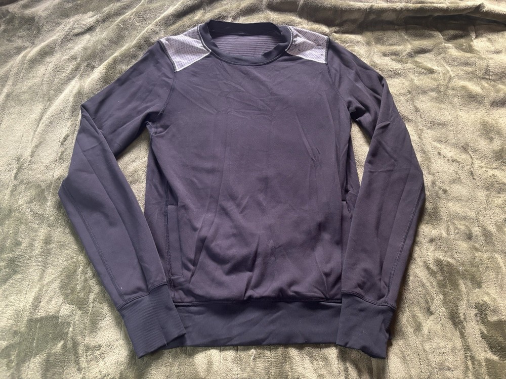 Lululemon Shirt Womens XS Black Long Sleeve Lightweight Workout Running Athletic