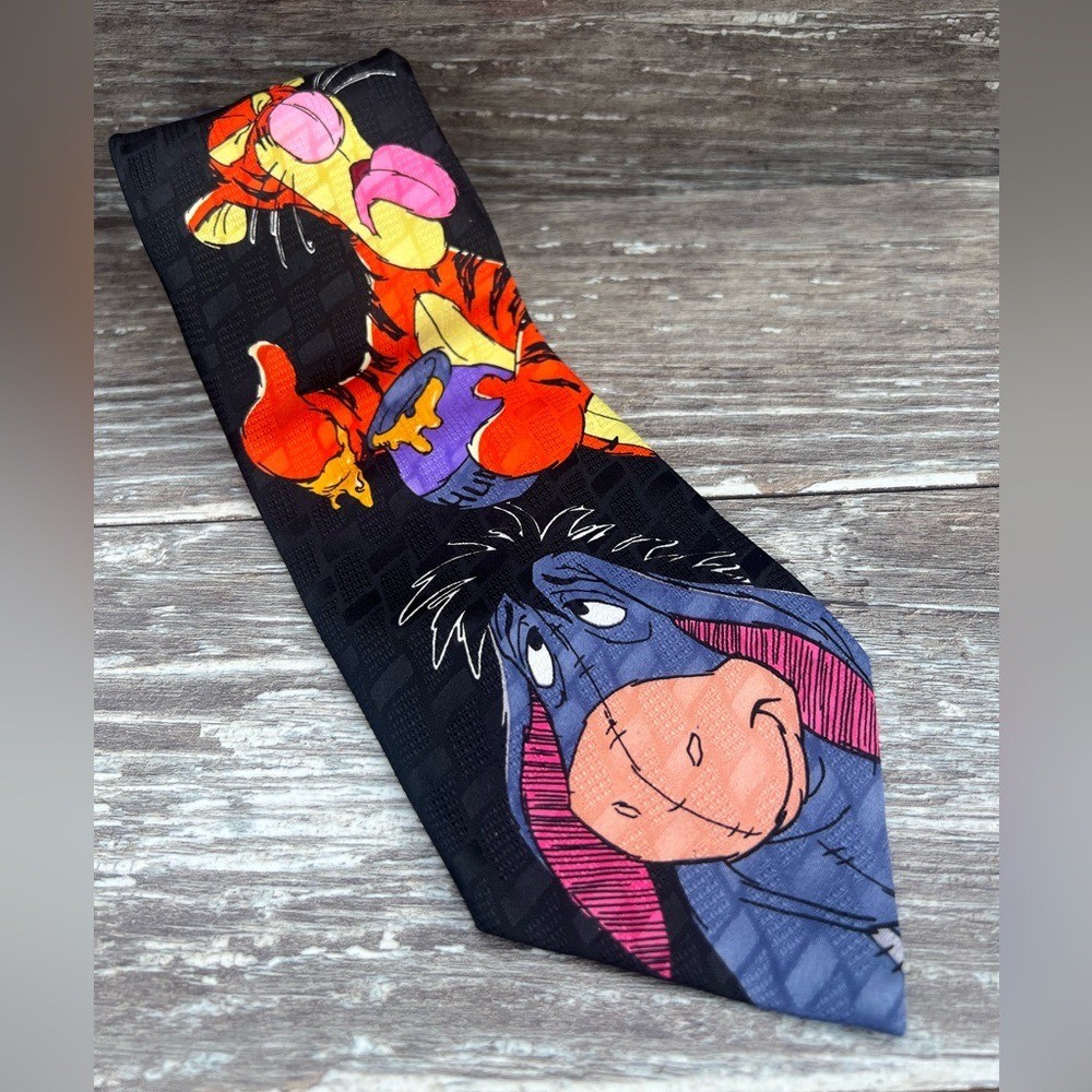 Winnie the Pooh necktie Disney vintage novelty men's Eeyore Pooh Tigger honey