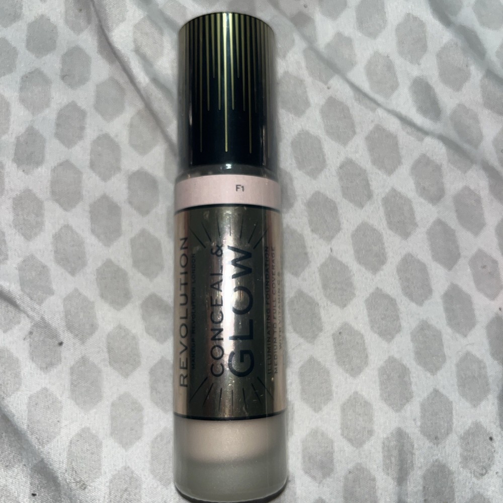 Revolution Conceal & Glow Foundation F1 with Vitamin C Sealed New