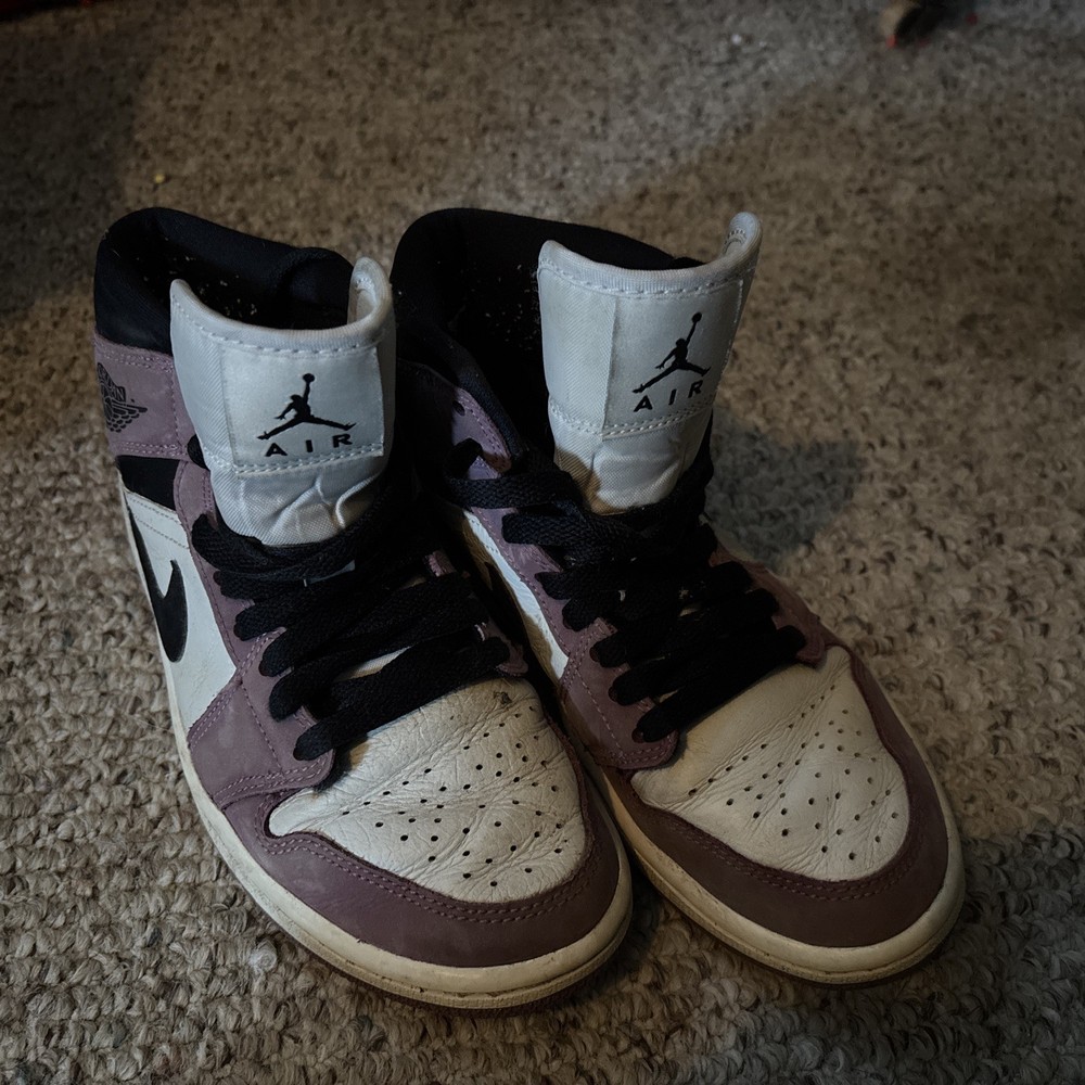 Nike Air Jordan Retro 1 Mid SE 
