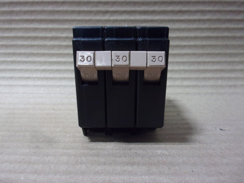 NEW Eaton CH CH330 3 Pole 30 Amp Half Notch Metal Circuit Breaker flaw 20 