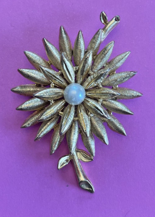 Vintage Starburst Flower Brooch /Pin With Faux Pearl Brushed Gold Grandma's Gem