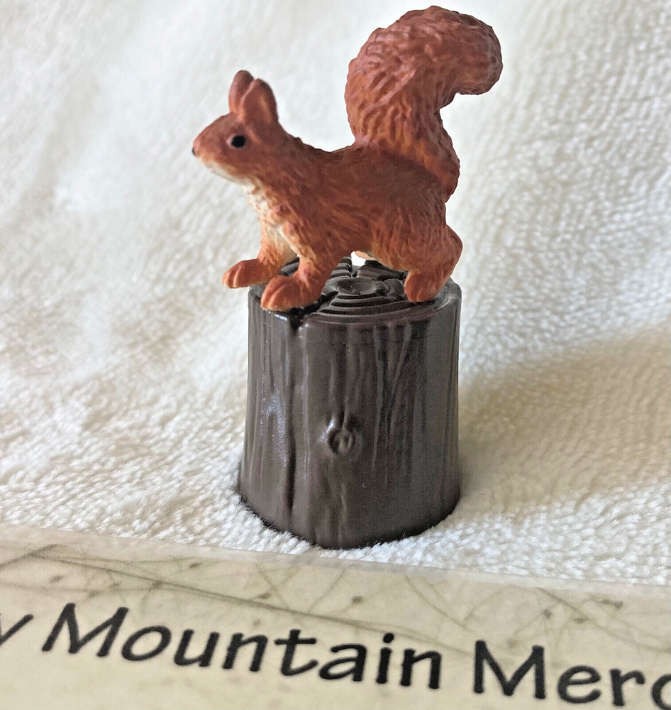 Schleich Squirrel Tiny Miniature figurine & Tree Stump Pedestal / LOT BUNDLE NEW