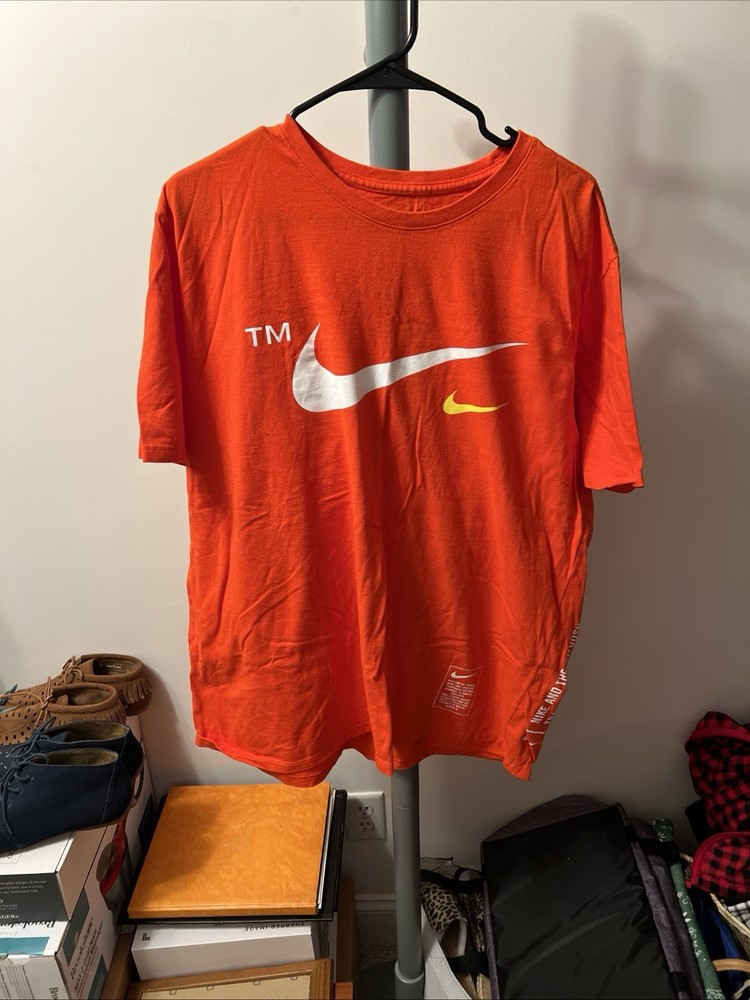 Men’s XL Nike Sportswear T-Shirt Orange The Tee Swoosh Trademark Logo Crew Neck