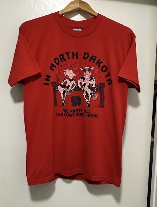 Vintage 80s N Dakota Mens Size L Red Cotton Blend Cow Joke Single Stitch T Shirt