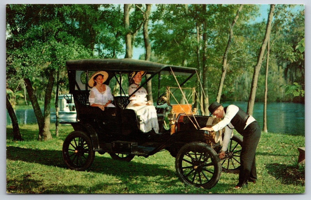 Transport~FL~1909 Ford Model T Touring @ Early American Museum~Vintage Postcard