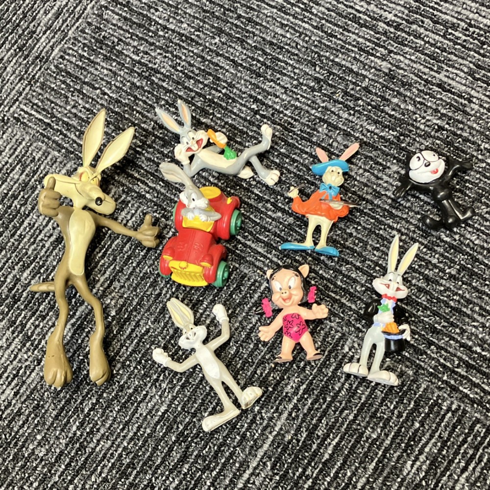 Warner Bros. Wile E. Coyote Bugs Bunny Figurines Looney Tunes Plastic Animation
