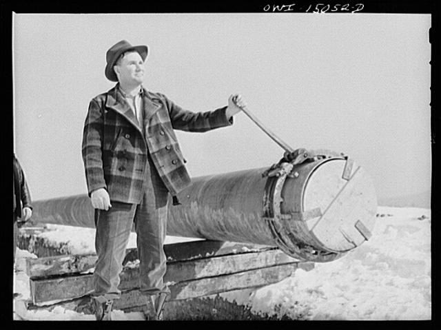 Photo:Pennsylvania 1940s Oil Pipeline Section War Emergency Worker