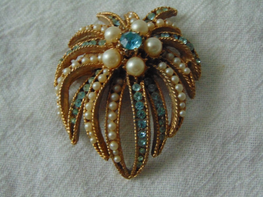 vintage B.S.K signed pale blue crystals seed pearls starburst brooch