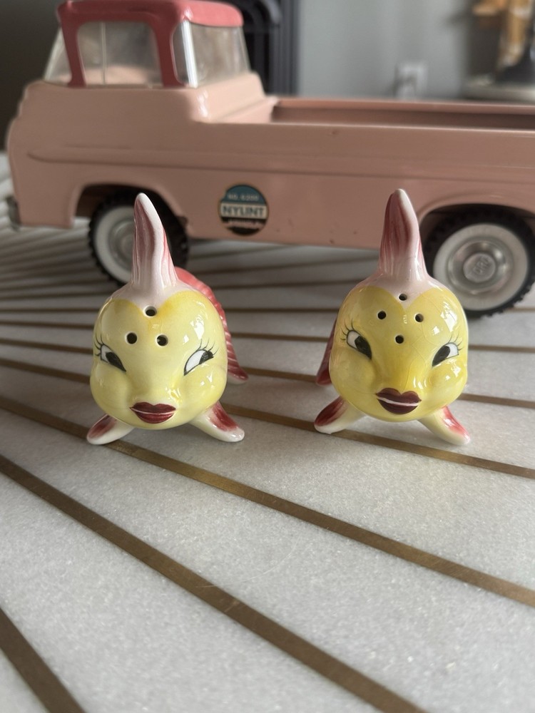 Anthropomorphic Vintage Fish Salt And Pepper Shakers Kitsch Norcrest PY