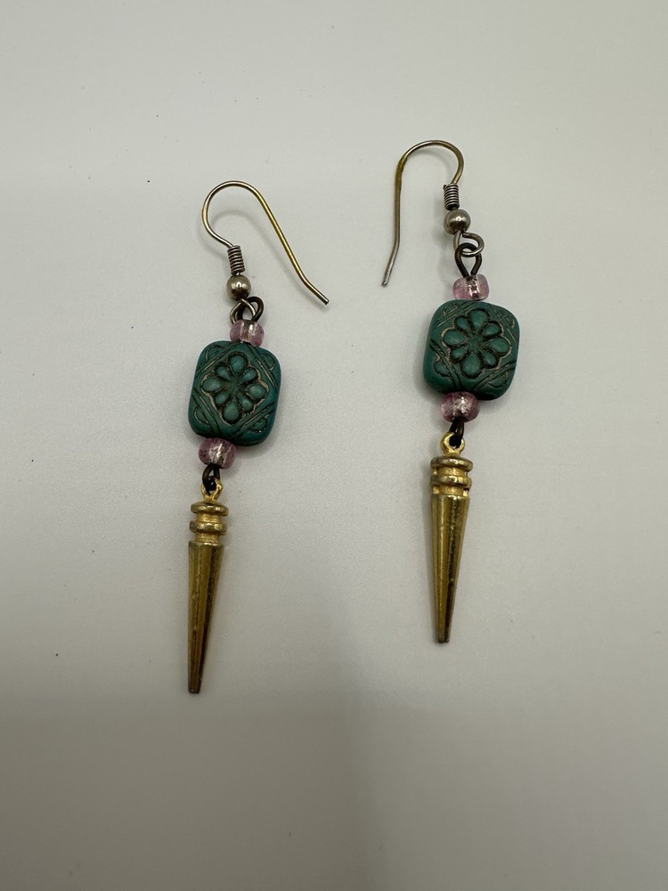 VTG Boho Gold Tone Drop Dangle Earrings With Green Stone 2”L