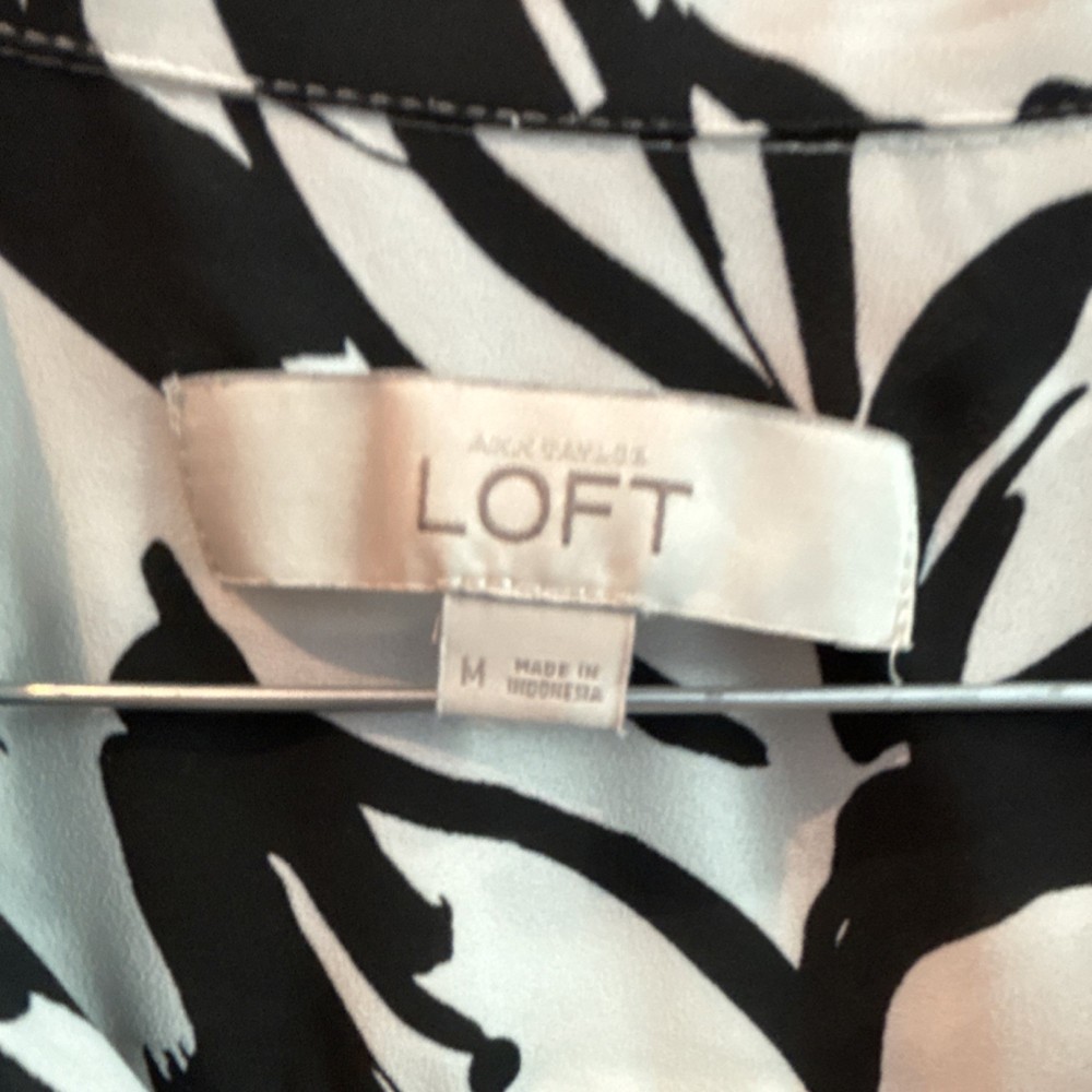 LOFT Women's Black White Floral Collared Button Long Sleeve Blouse Size M