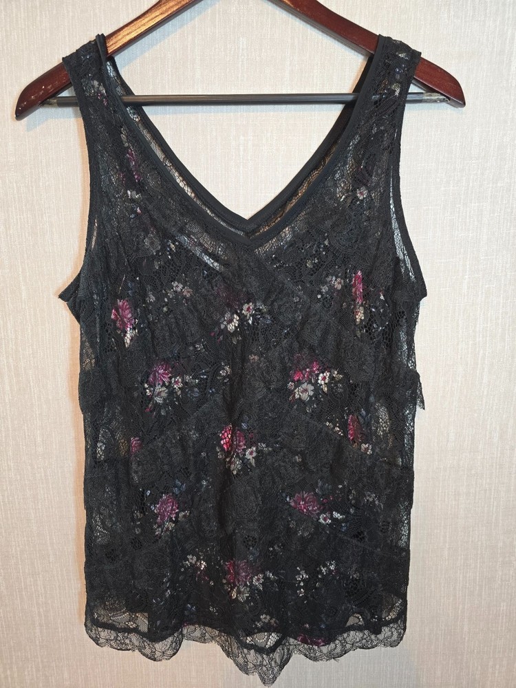 White House Black Market Black Lace Floral Sleeveless Top With V-Neckline Size M