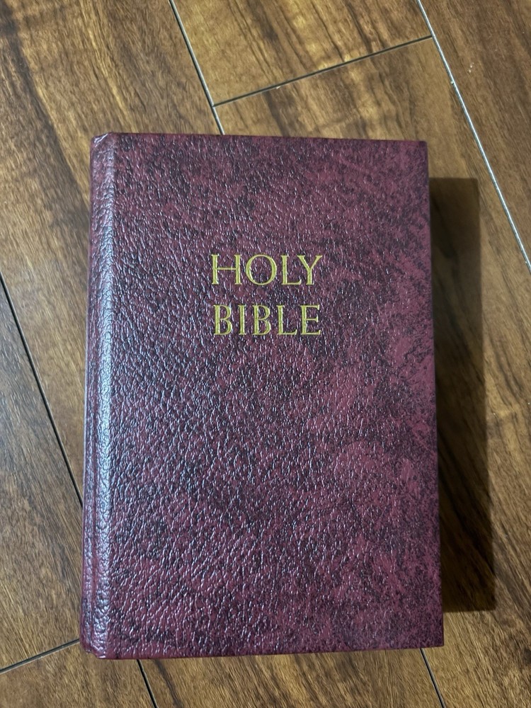 Holy Bible School & Church Edition Burgundy Hardcover English ISBN 1-56854-814-1