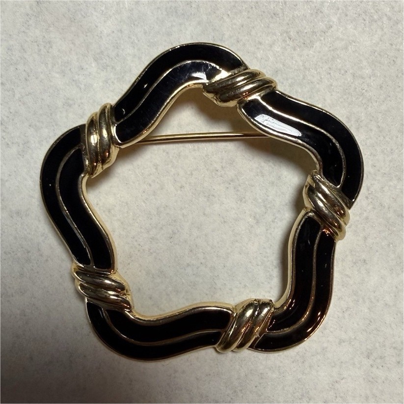 Vintage Trifari Gold Tone Black Enamel Brooch Signed Abstract Wreath Pin Elegant