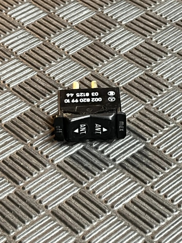 84-91 Mercedes W123 300D 560SEC 300TD OEM Power Antenna Switch 0028209910