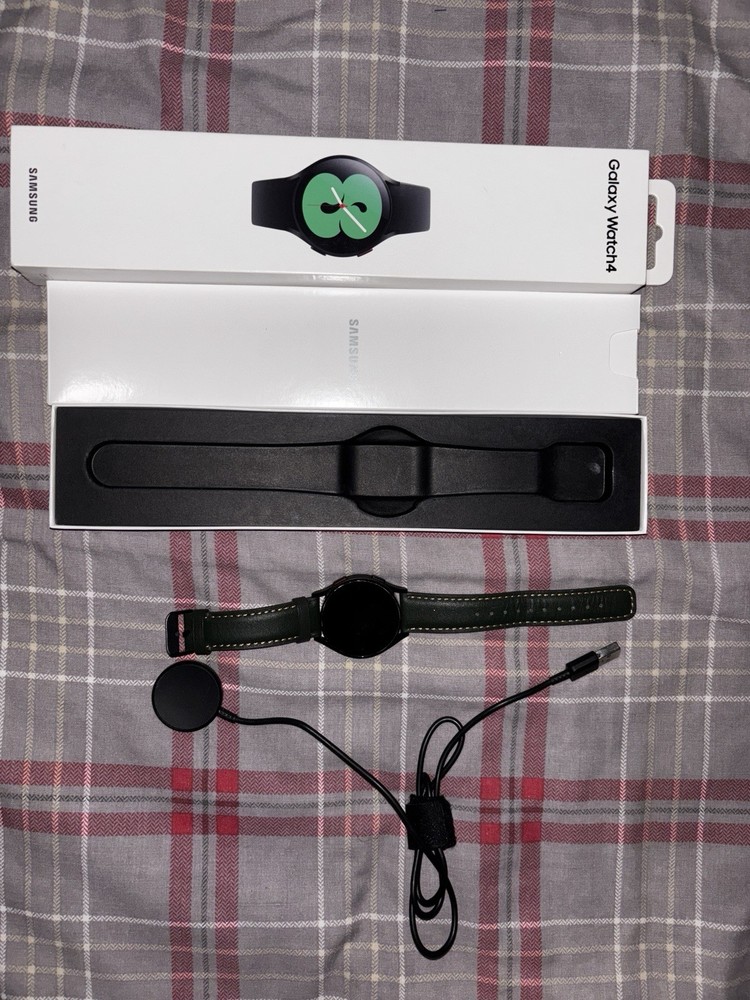 Samsung Galaxy Watch 4 40mm Black Bluetooth WiFi Good Condition