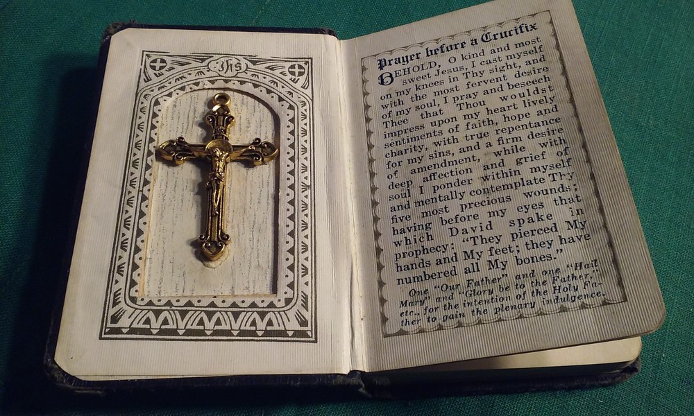 Mini Pray Always Prayers & Instructions by Rev Alphonse Sausen 1936 & Crucifix