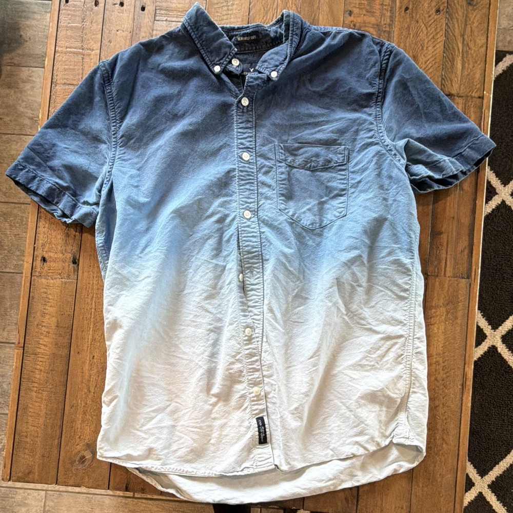 American Eagle Seriously Soft Ombre Blue/White M Button-Down Shirt Pockets