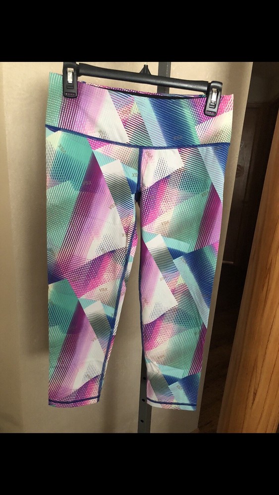 Women's Victoria's Secret Sport VSX Knockout Capri Leggings size M EUC
