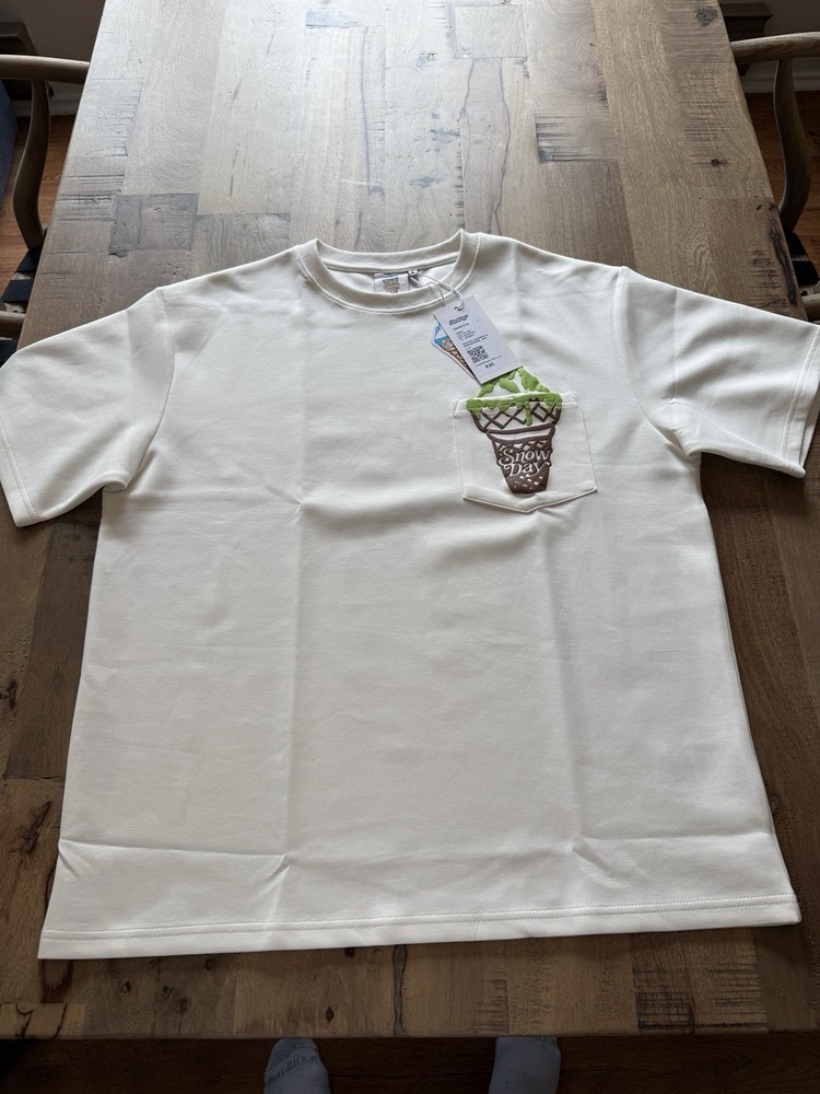 Snowday T-Shirt Size L