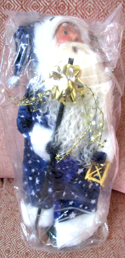 Byers Choice Blue Polish Star Santa Caroler Figurine w Gold Staff, Lamp MINTY
