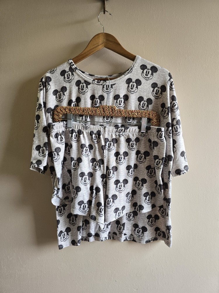 Women's 2pc Set Disney Mickey Mouse Gray Black Sleepwear Pajamas Top L & Shorts