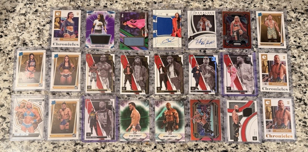 WWE numbered Card Lot, Auto, Rookie And Relic Cards