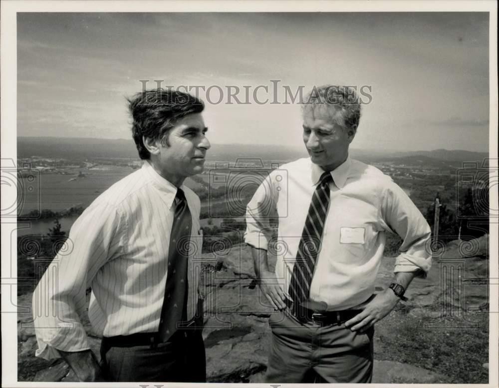 1986 Press Photo Governor Michael Dukakis and former Chicopee Mayor Robert Kumor
